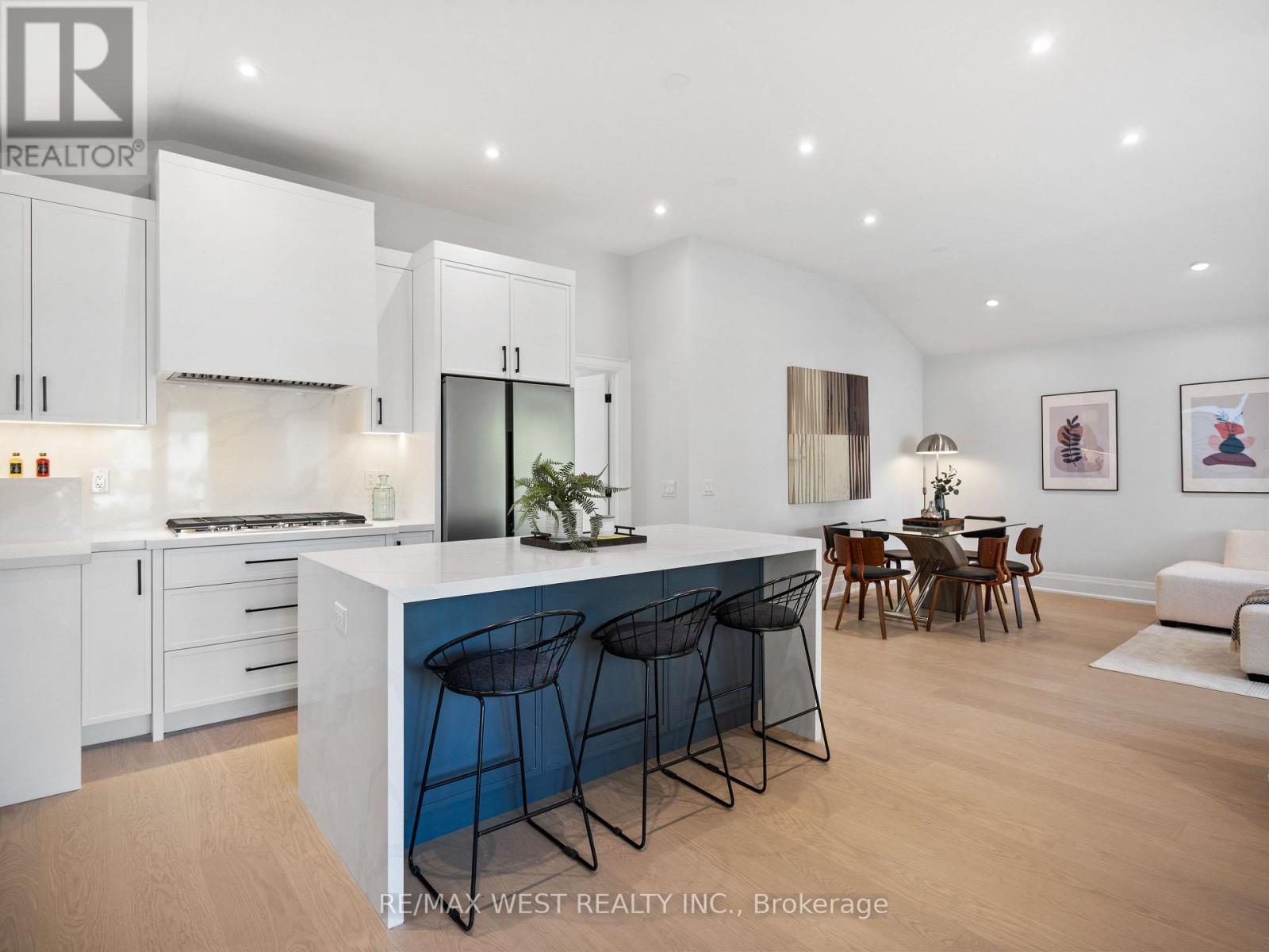 24 Appledale Road, Toronto, ON - Indoor Photo Showing Kitchen With Upgraded Kitchen