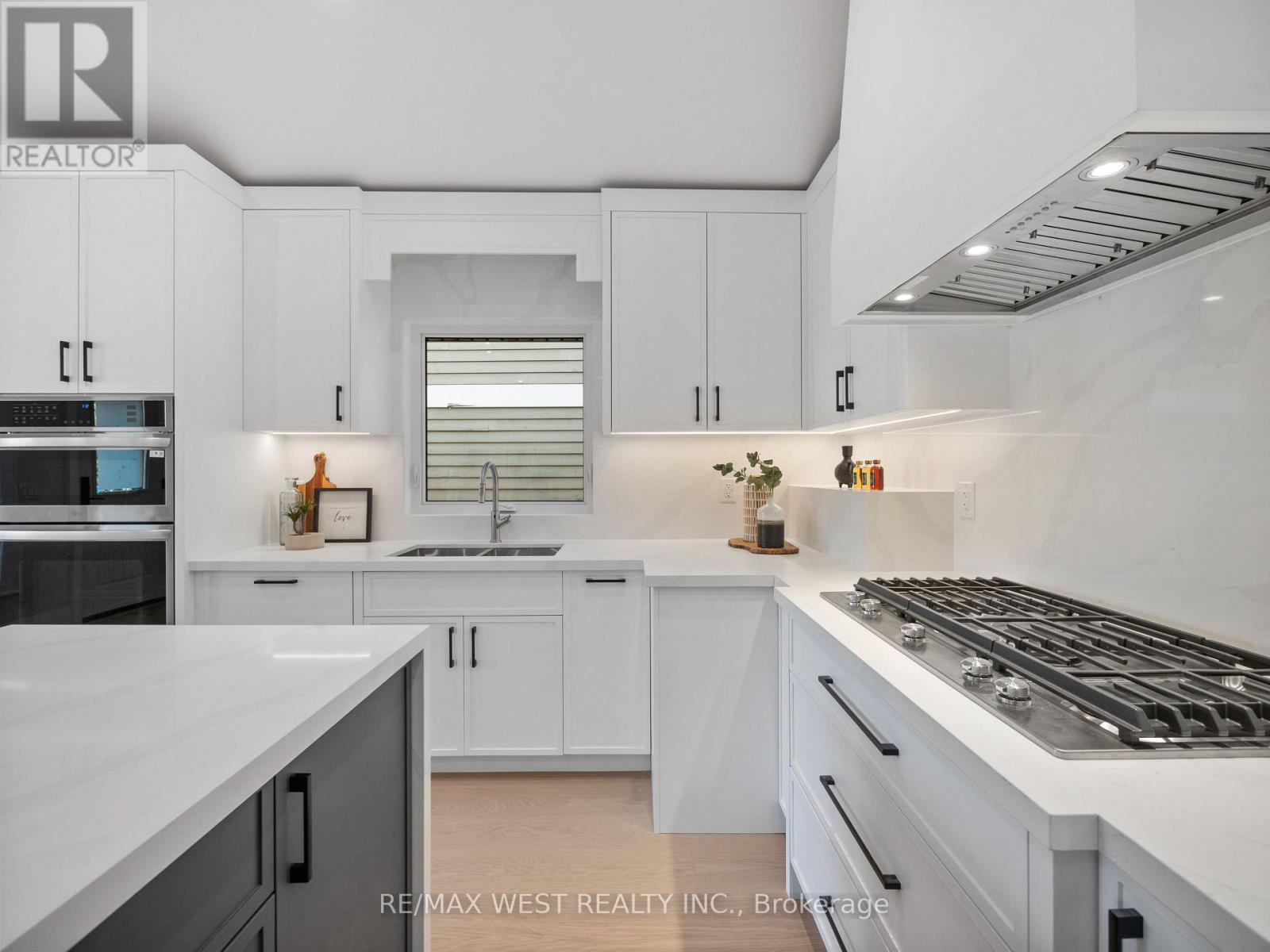 24 Appledale Road, Toronto, ON - Indoor Photo Showing Kitchen With Double Sink With Upgraded Kitchen