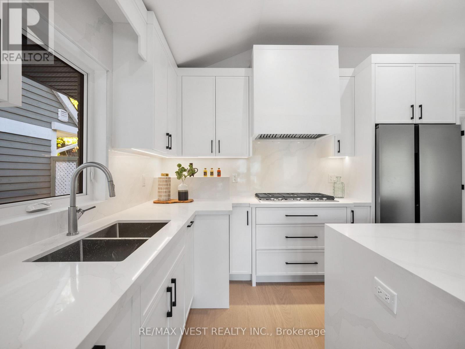 24 Appledale Road, Toronto, ON - Indoor Photo Showing Kitchen With Double Sink With Upgraded Kitchen