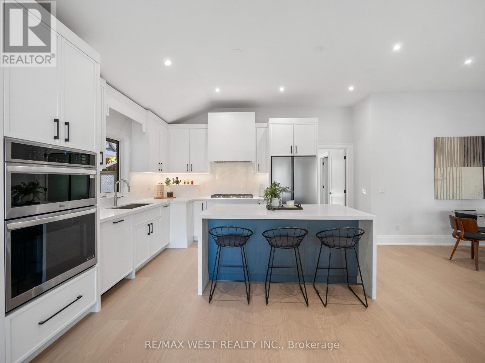 24 Appledale Road, Toronto, ON - Indoor Photo Showing Kitchen With Upgraded Kitchen