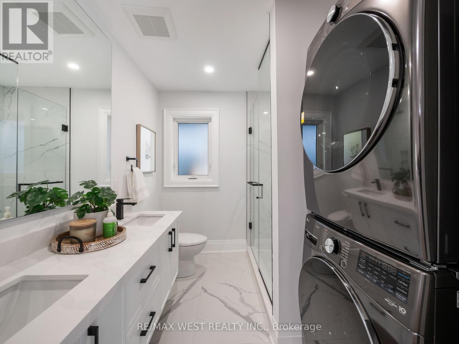 24 Appledale Road, Toronto, ON - Indoor Photo Showing Laundry Room
