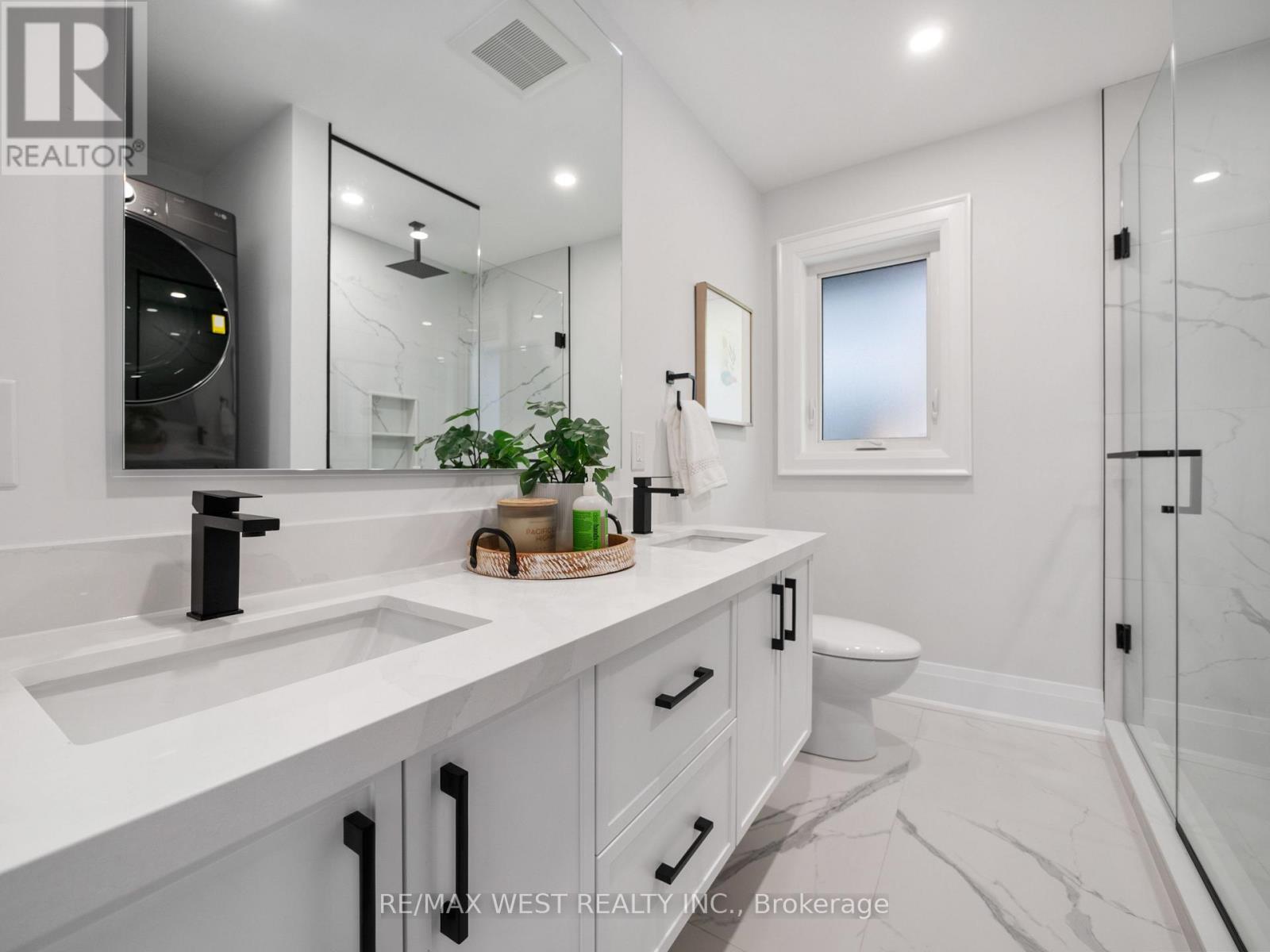 24 Appledale Road, Toronto, ON - Indoor Photo Showing Bathroom