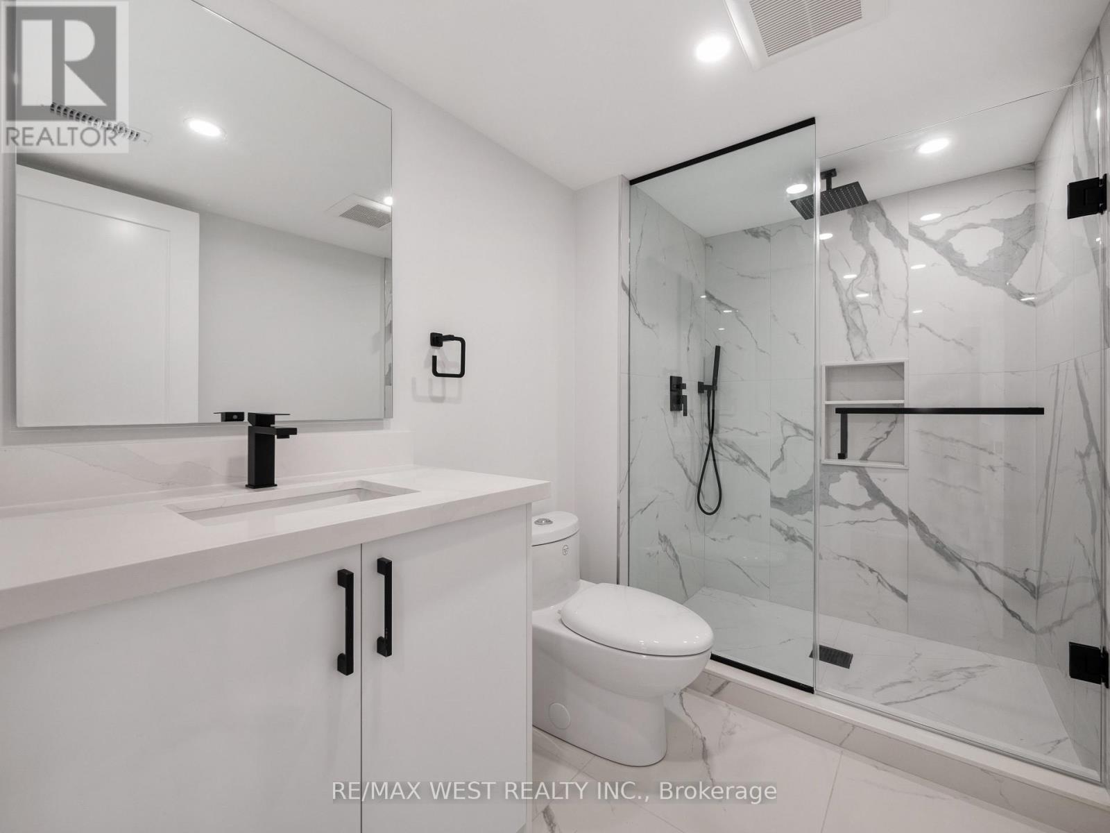 24 Appledale Road, Toronto, ON - Indoor Photo Showing Bathroom