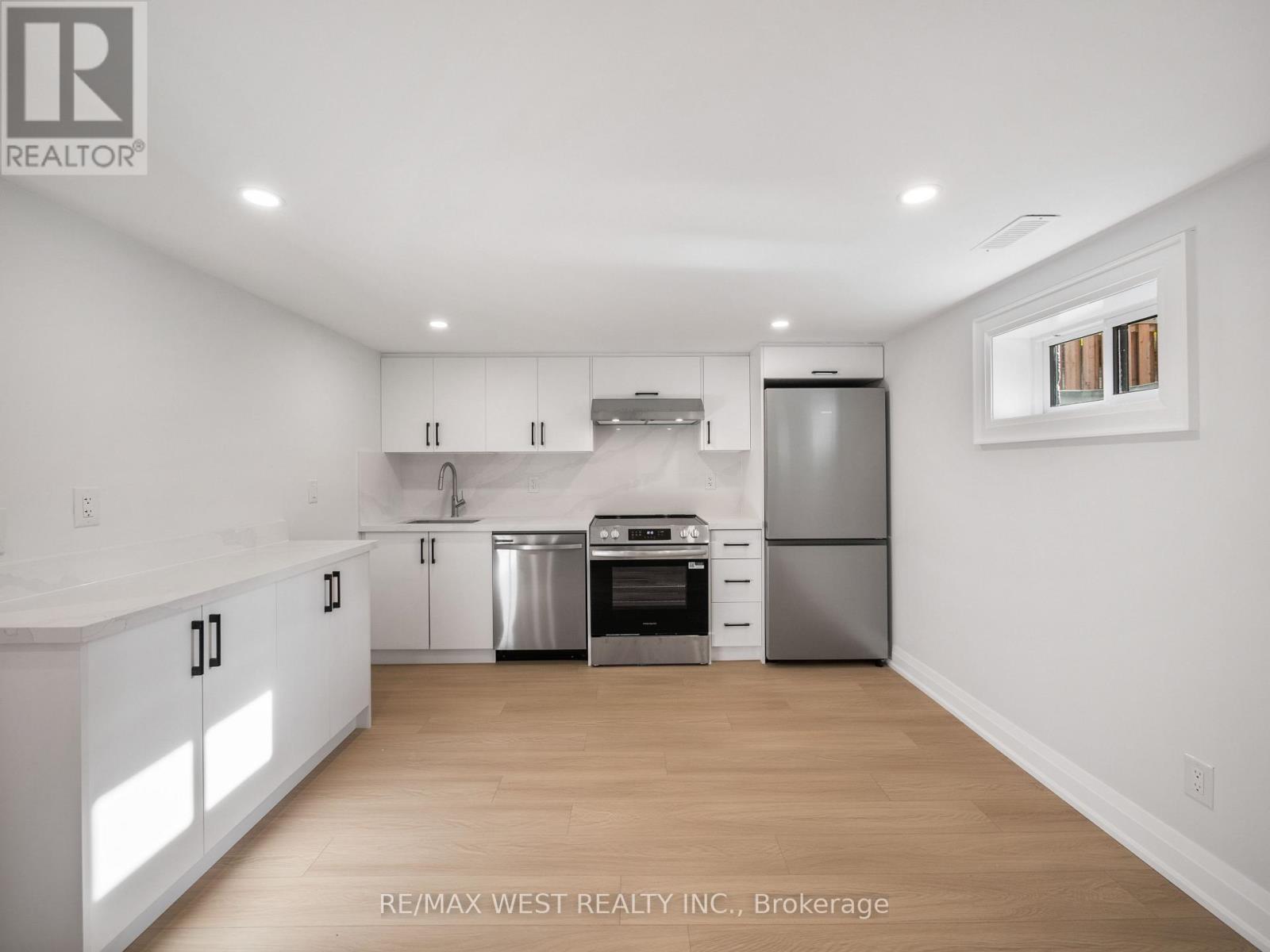 24 Appledale Road, Toronto, ON - Indoor Photo Showing Kitchen