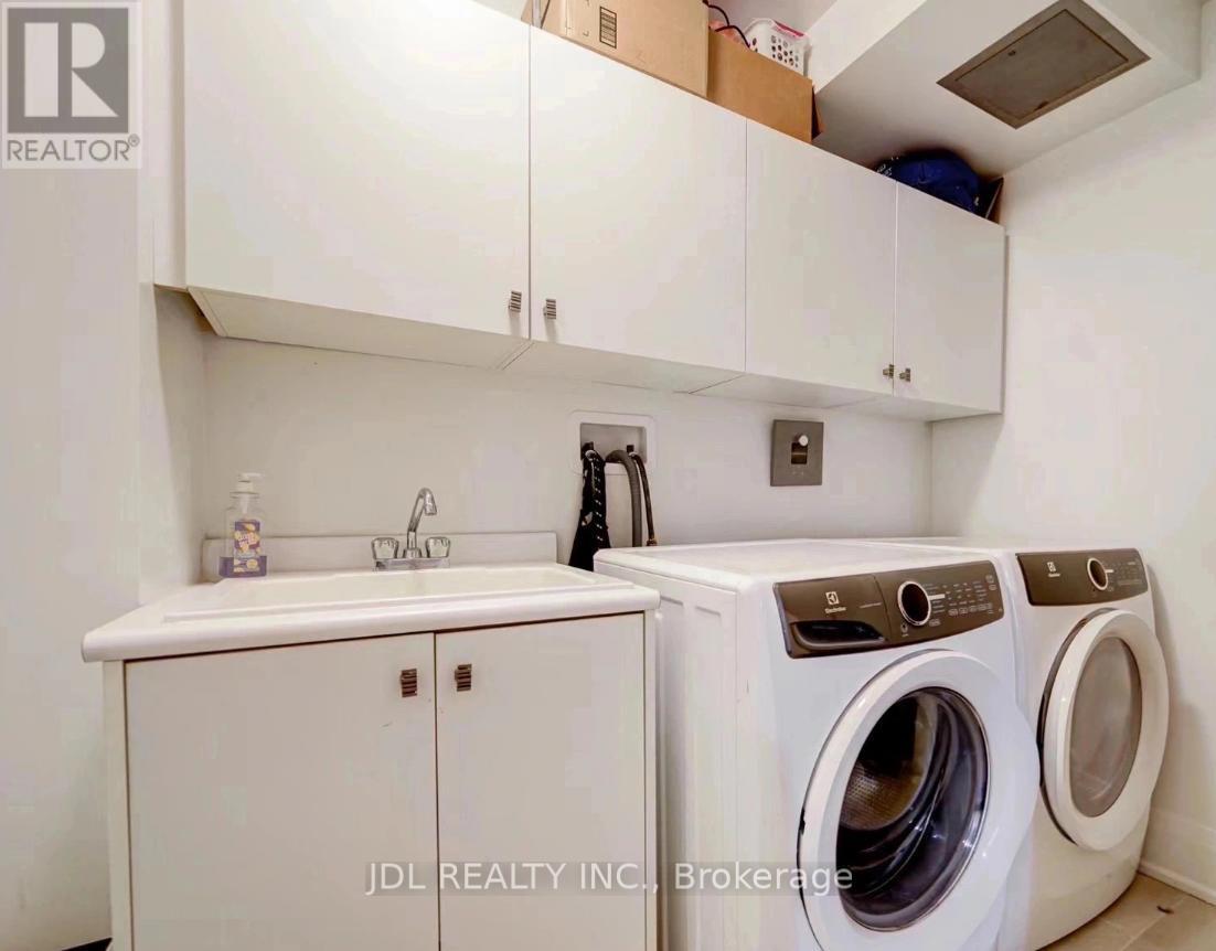 Bsmt - 4 Mildred Temple Way S, Markham, ON - Indoor Photo Showing Laundry Room