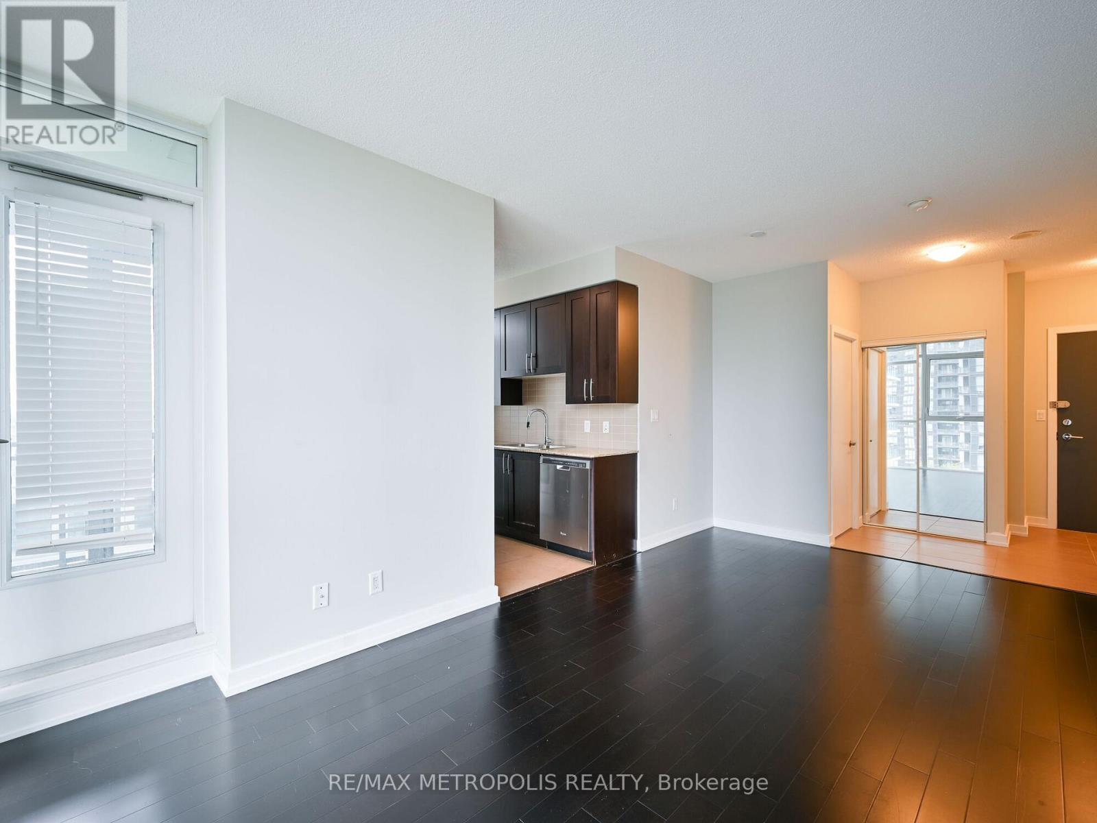 1004 - 4070 Confederation Parkway, Mississauga, ON - Indoor