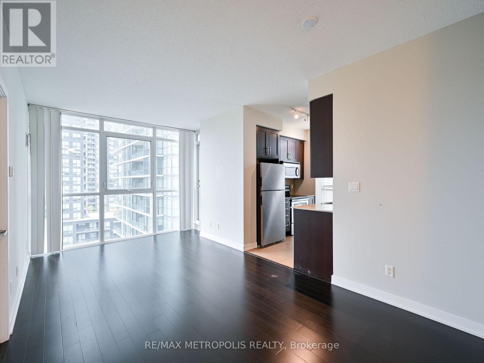 1004 - 4070 Confederation Parkway, Mississauga, ON - Indoor
