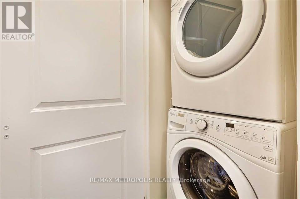 215 - 4011 Brickstone Mews, Mississauga, ON - Indoor Photo Showing Laundry Room