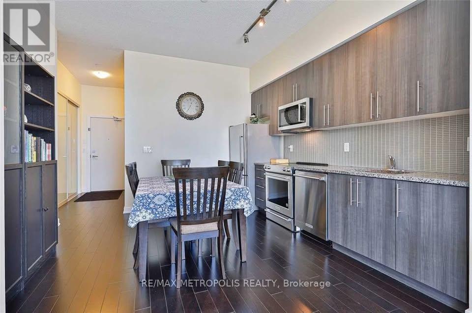 215 - 4011 Brickstone Mews, Mississauga, ON - Indoor Photo Showing Kitchen