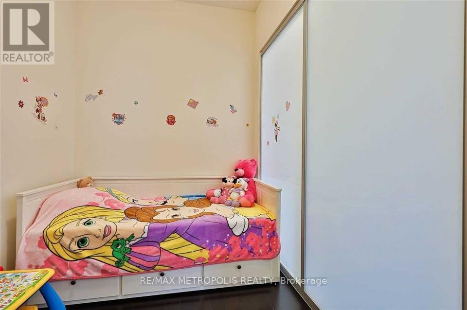 215 - 4011 Brickstone Mews, Mississauga, ON - Indoor