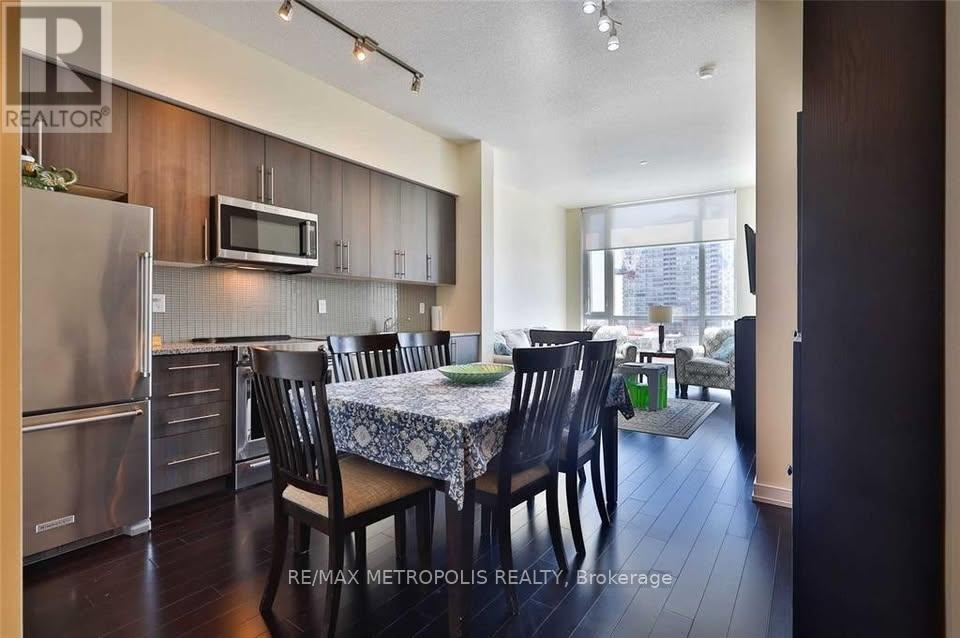 215 - 4011 Brickstone Mews, Mississauga, ON - Indoor