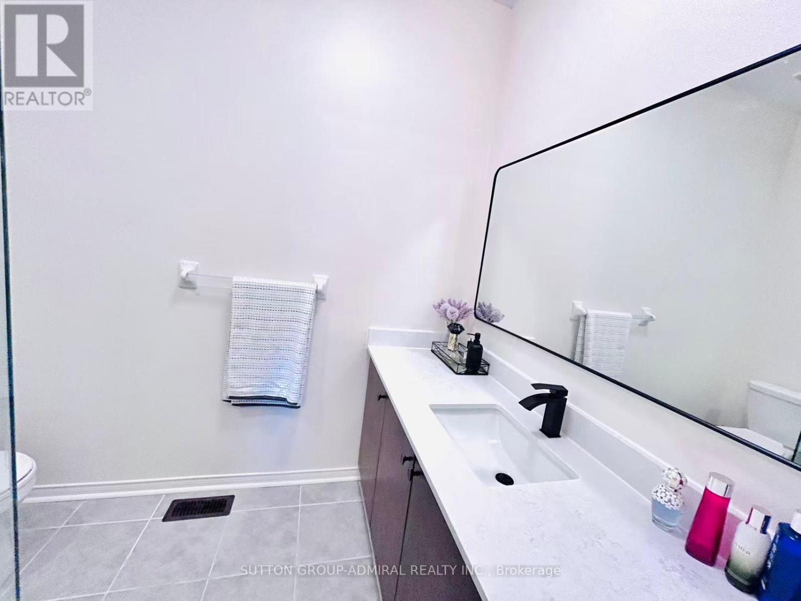 14 Mcgrath Avenue, Richmond Hill, ON - Indoor Photo Showing Bathroom