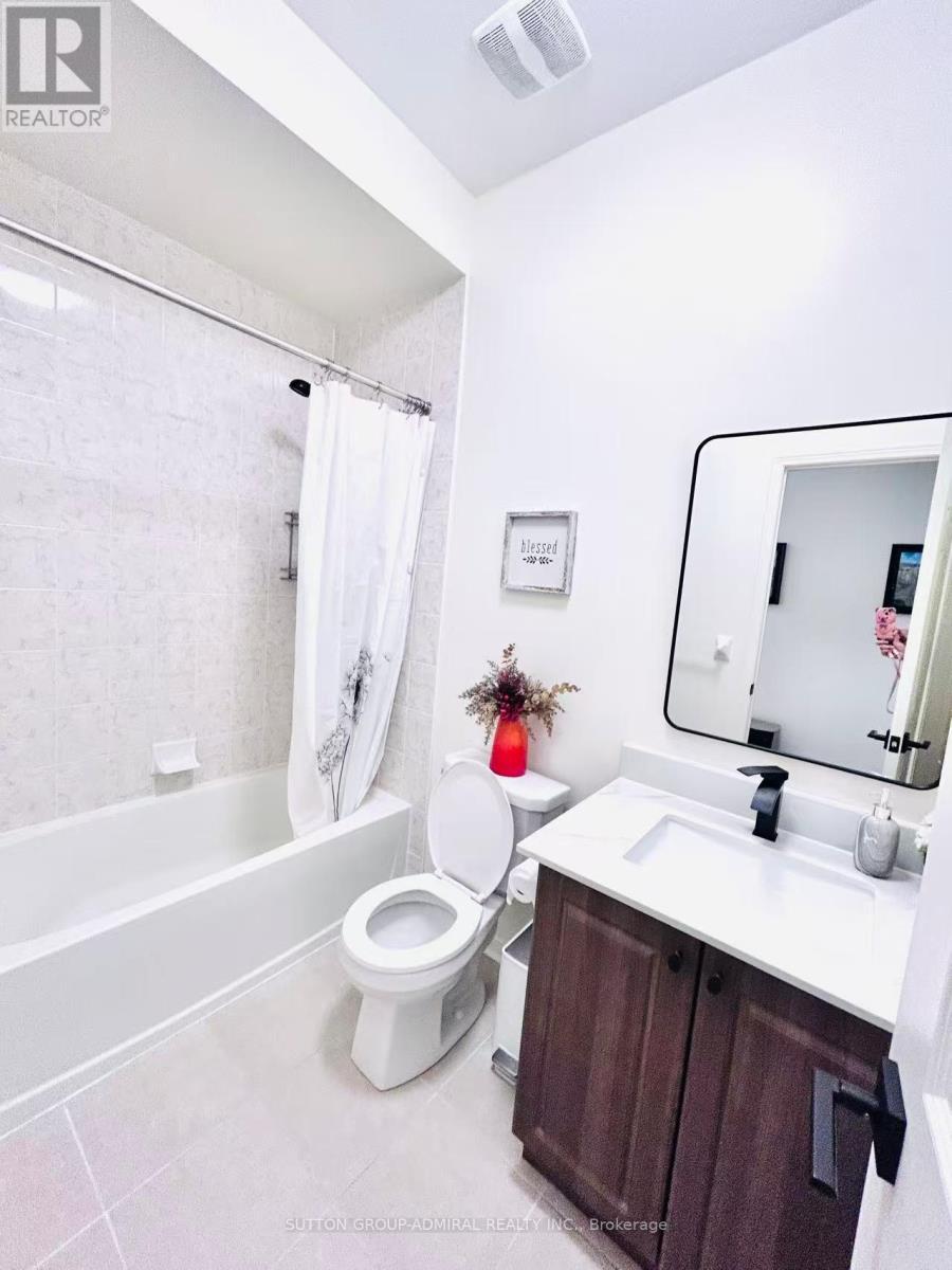 14 Mcgrath Avenue, Richmond Hill, ON - Indoor Photo Showing Bathroom
