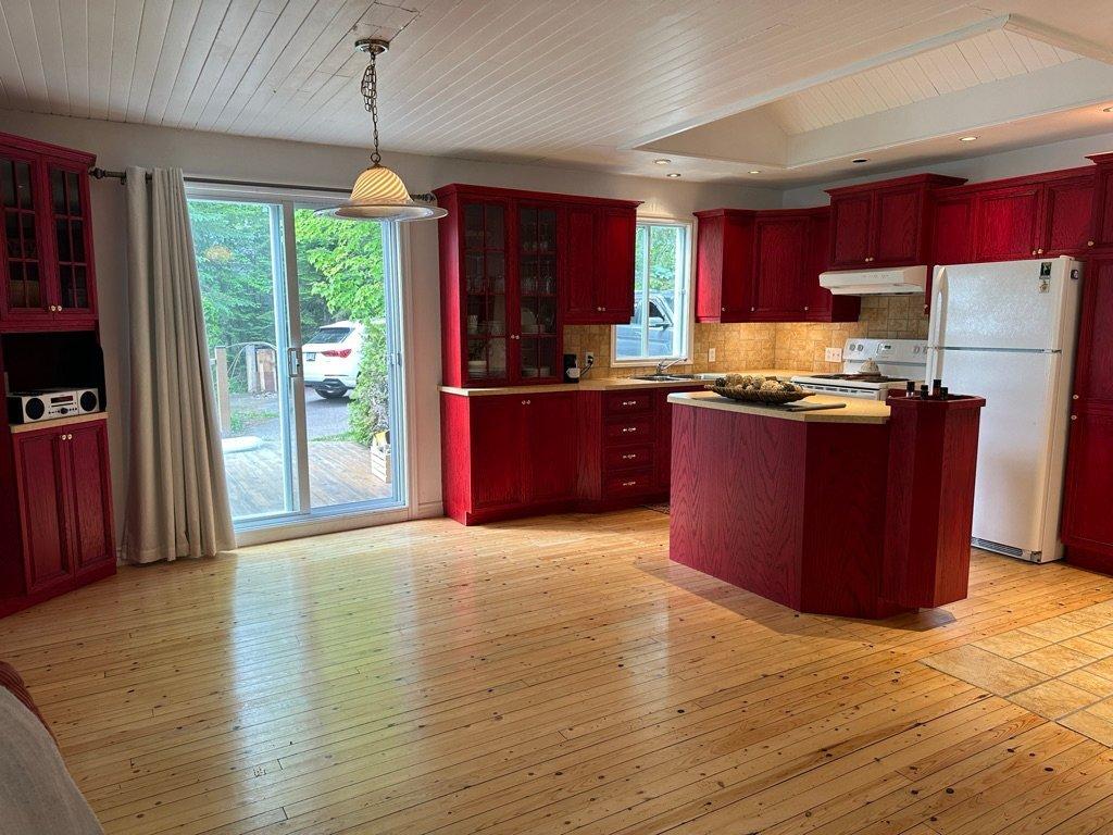 Cuisine - 661 Ch. Du Lac-Connelly, Saint-Hippolyte, QC - Indoor Photo Showing Kitchen