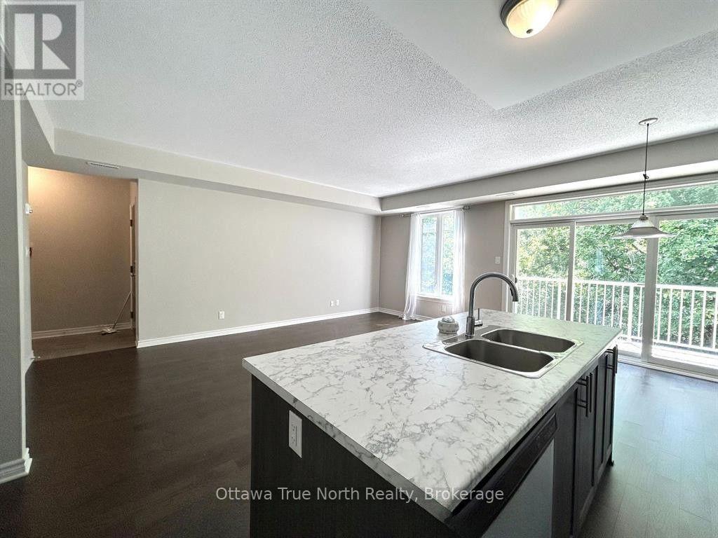 F - 1032 Beryl Private, Ottawa, ON - Indoor Photo Showing Kitchen With Double Sink