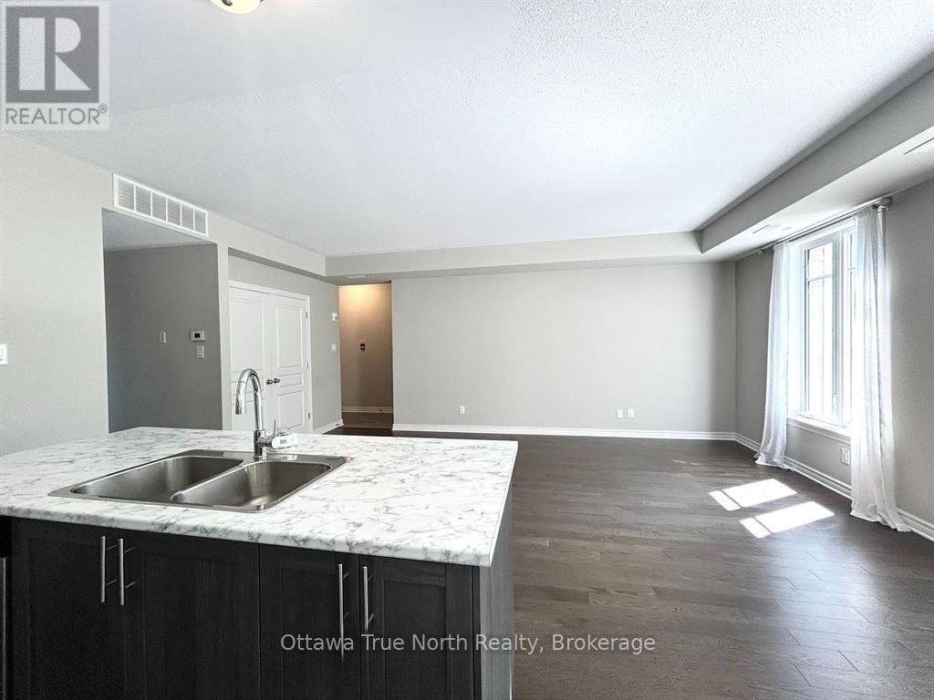 F - 1032 Beryl Private, Ottawa, ON - Indoor Photo Showing Kitchen With Double Sink