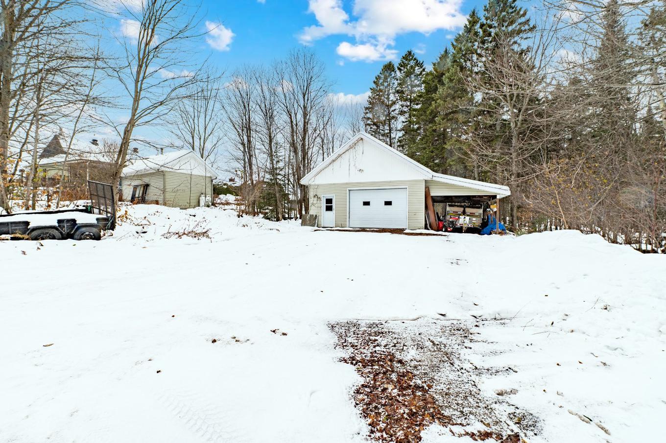 Garage - 30Z - 30Az Rue Giguère, Sainte-Agathe-Des-Monts, QC - Outdoor
