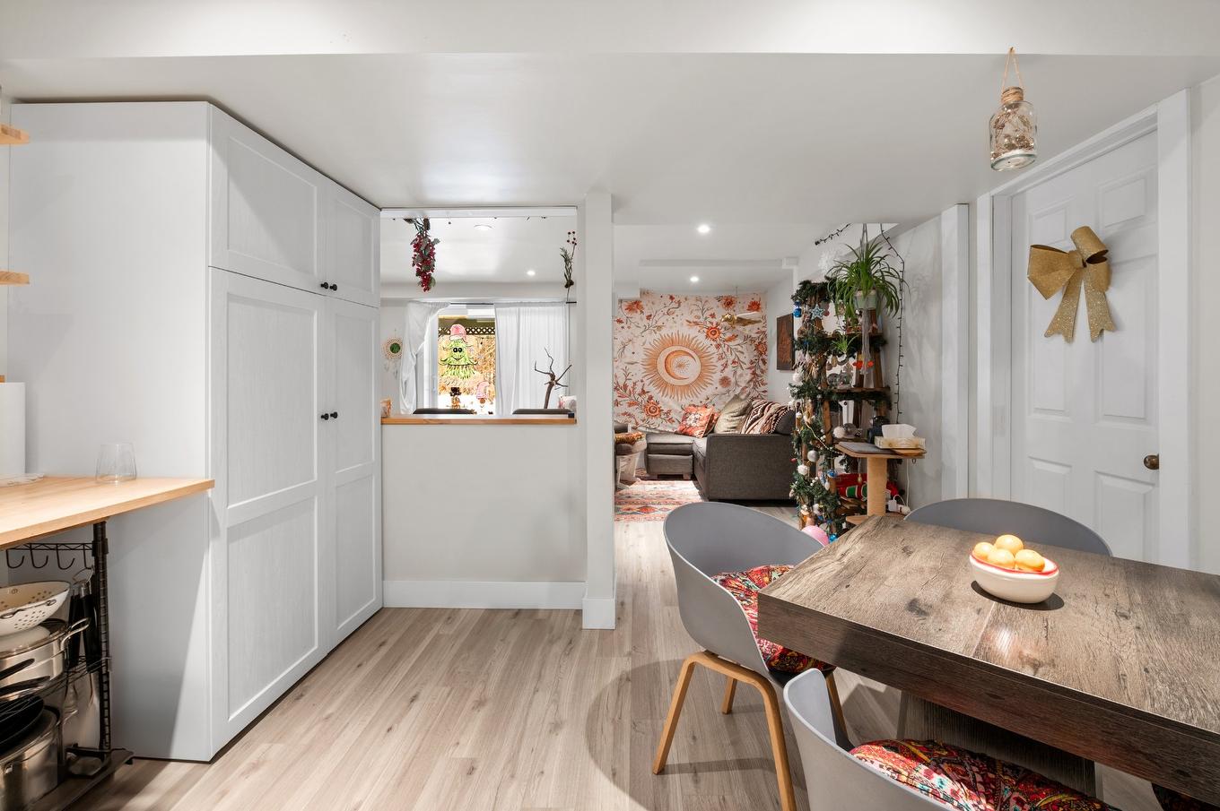 Coin-repas - 30Z - 30Az Rue Giguère, Sainte-Agathe-Des-Monts, QC - Indoor