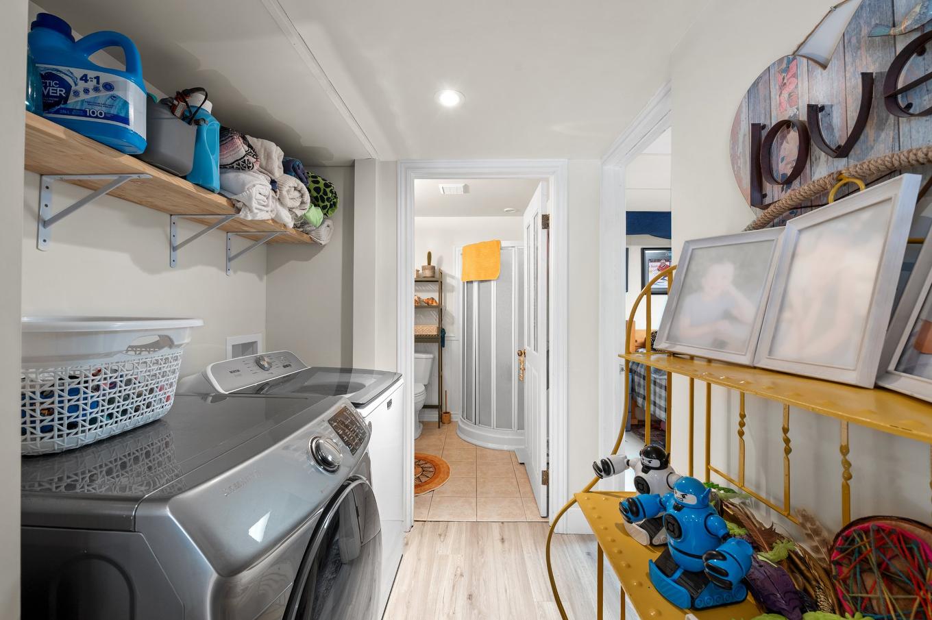 Corridor - 30Z - 30Az Rue Giguère, Sainte-Agathe-Des-Monts, QC - Indoor Photo Showing Laundry Room