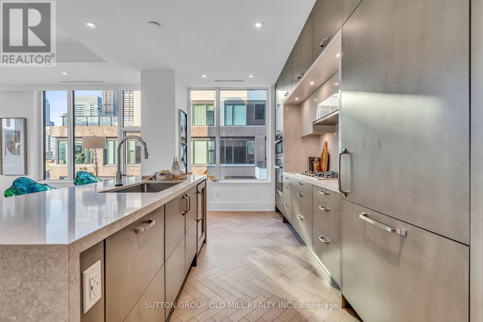 711 - 455 Wellington Street W, Toronto, ON - Indoor Photo Showing Kitchen With Upgraded Kitchen