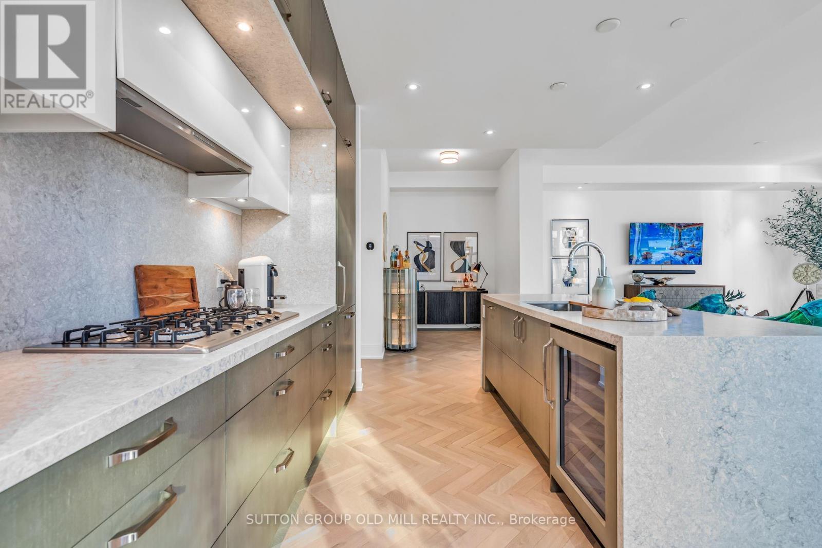 711 - 455 Wellington Street W, Toronto, ON - Indoor Photo Showing Kitchen With Upgraded Kitchen