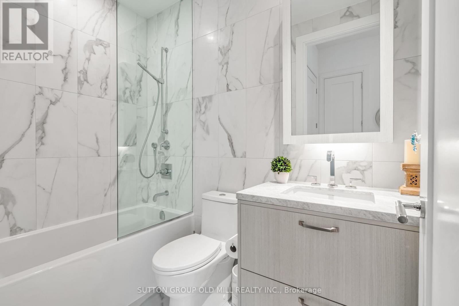 711 - 455 Wellington Street W, Toronto, ON - Indoor Photo Showing Bathroom