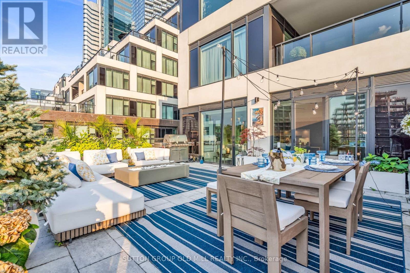 711 - 455 Wellington Street W, Toronto, ON - Outdoor