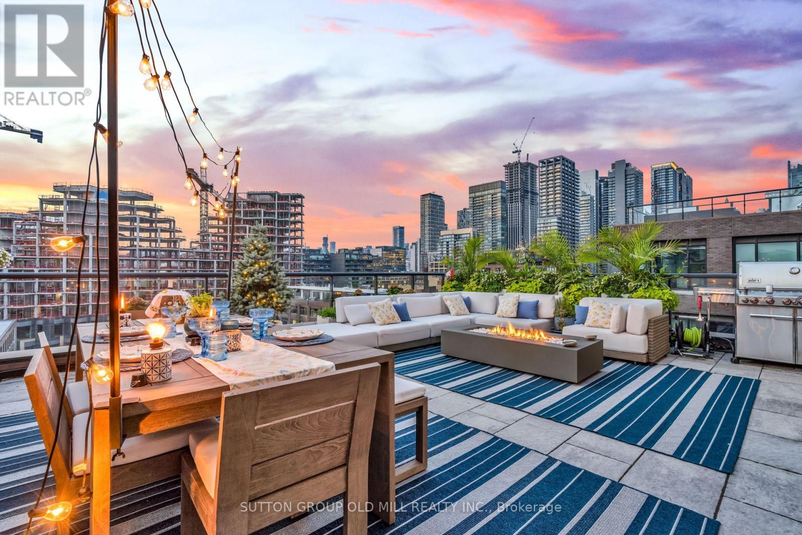 711 - 455 Wellington Street W, Toronto, ON - Outdoor