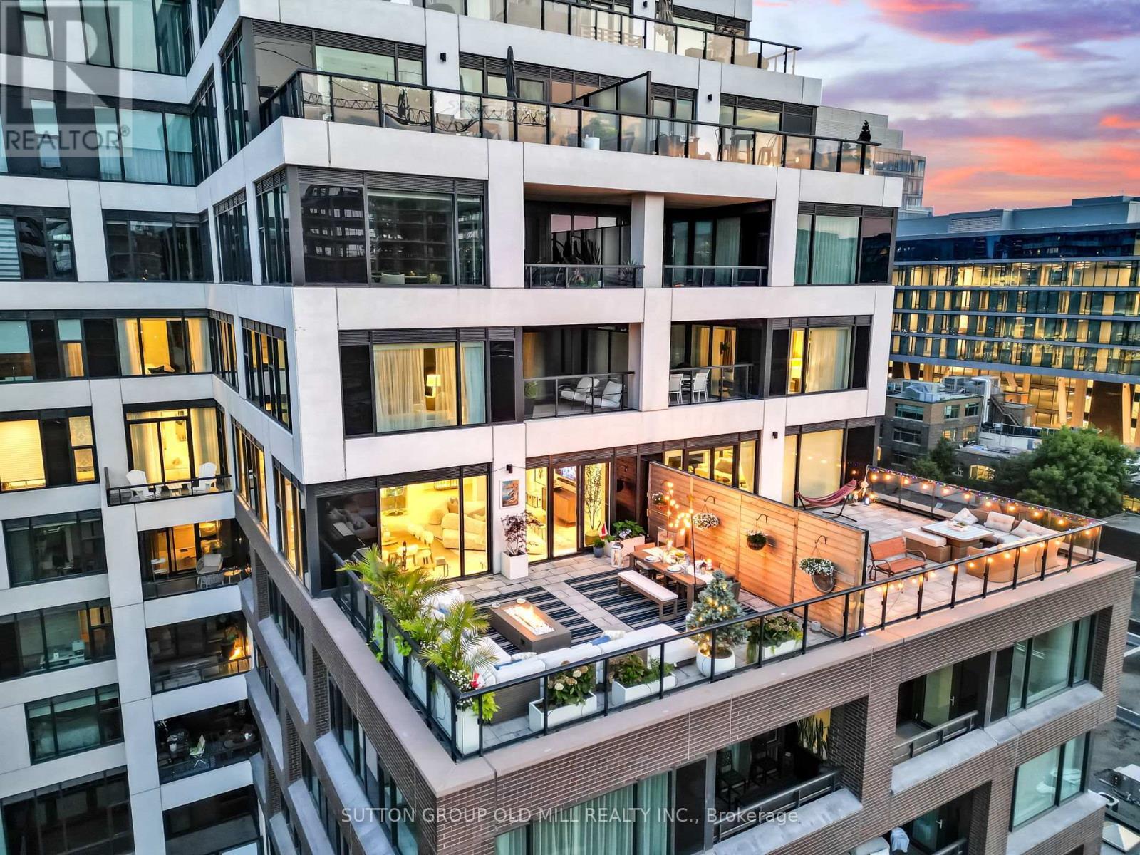 711 - 455 Wellington Street W, Toronto, ON - Outdoor With Balcony With Facade