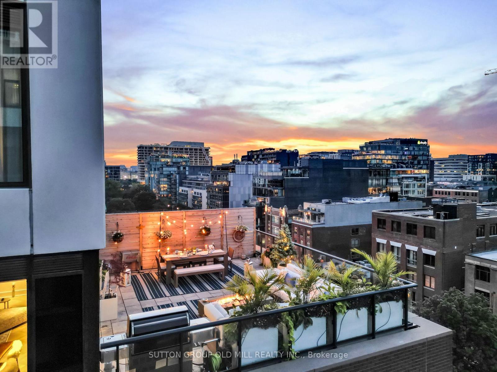 711 - 455 Wellington Street W, Toronto, ON - Outdoor With View