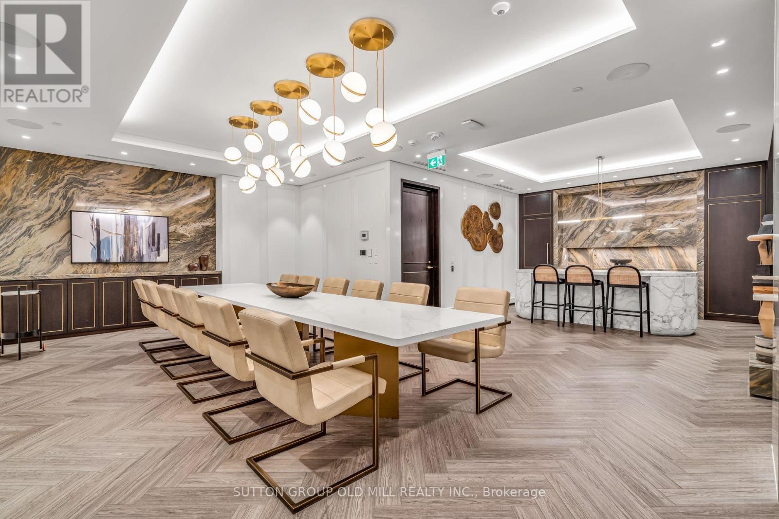 711 - 455 Wellington Street W, Toronto, ON - Indoor