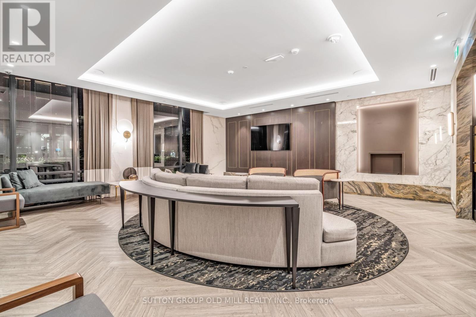 711 - 455 Wellington Street W, Toronto, ON - Indoor With Fireplace