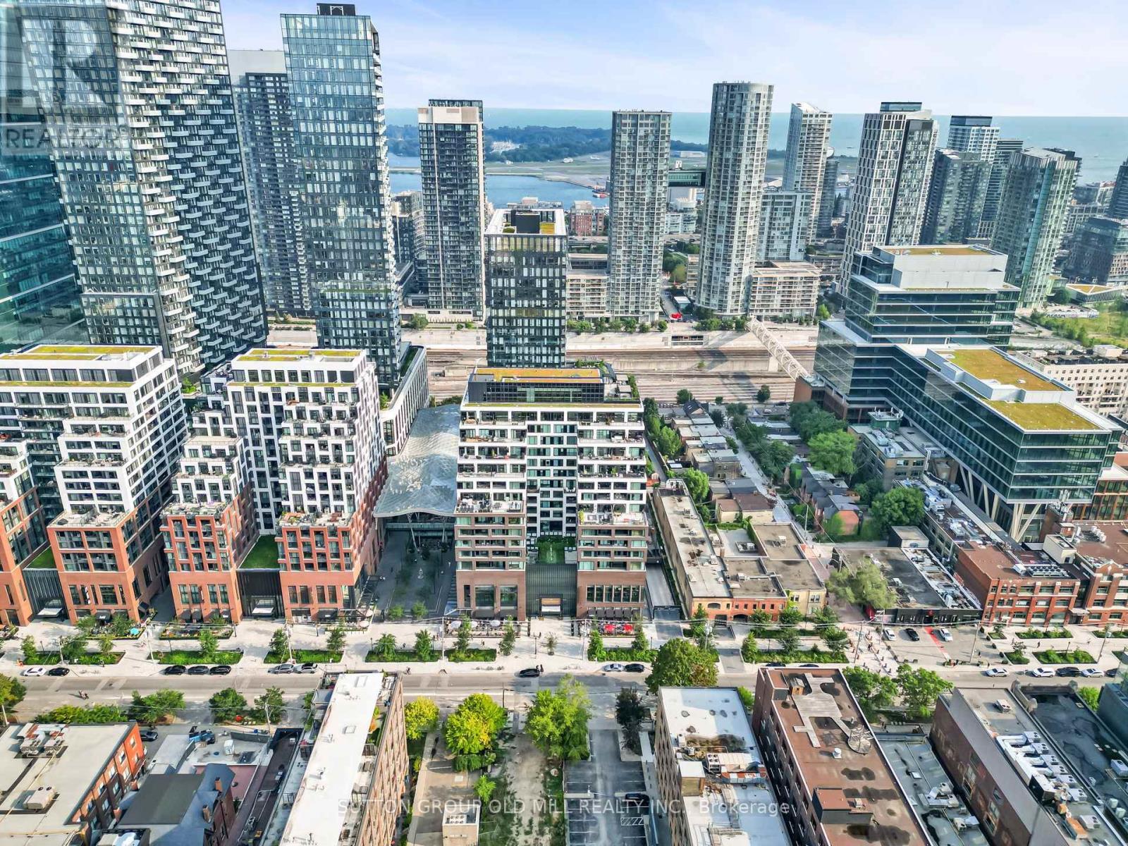 711 - 455 Wellington Street W, Toronto, ON - Outdoor With View