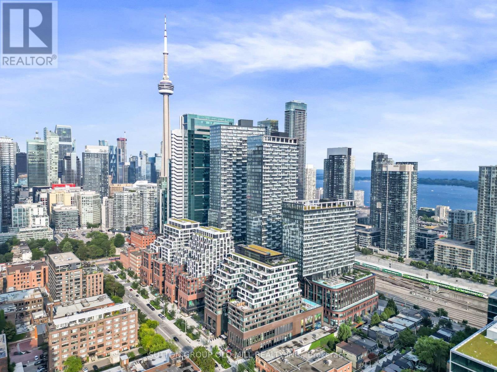 711 - 455 Wellington Street W, Toronto, ON - Outdoor With View