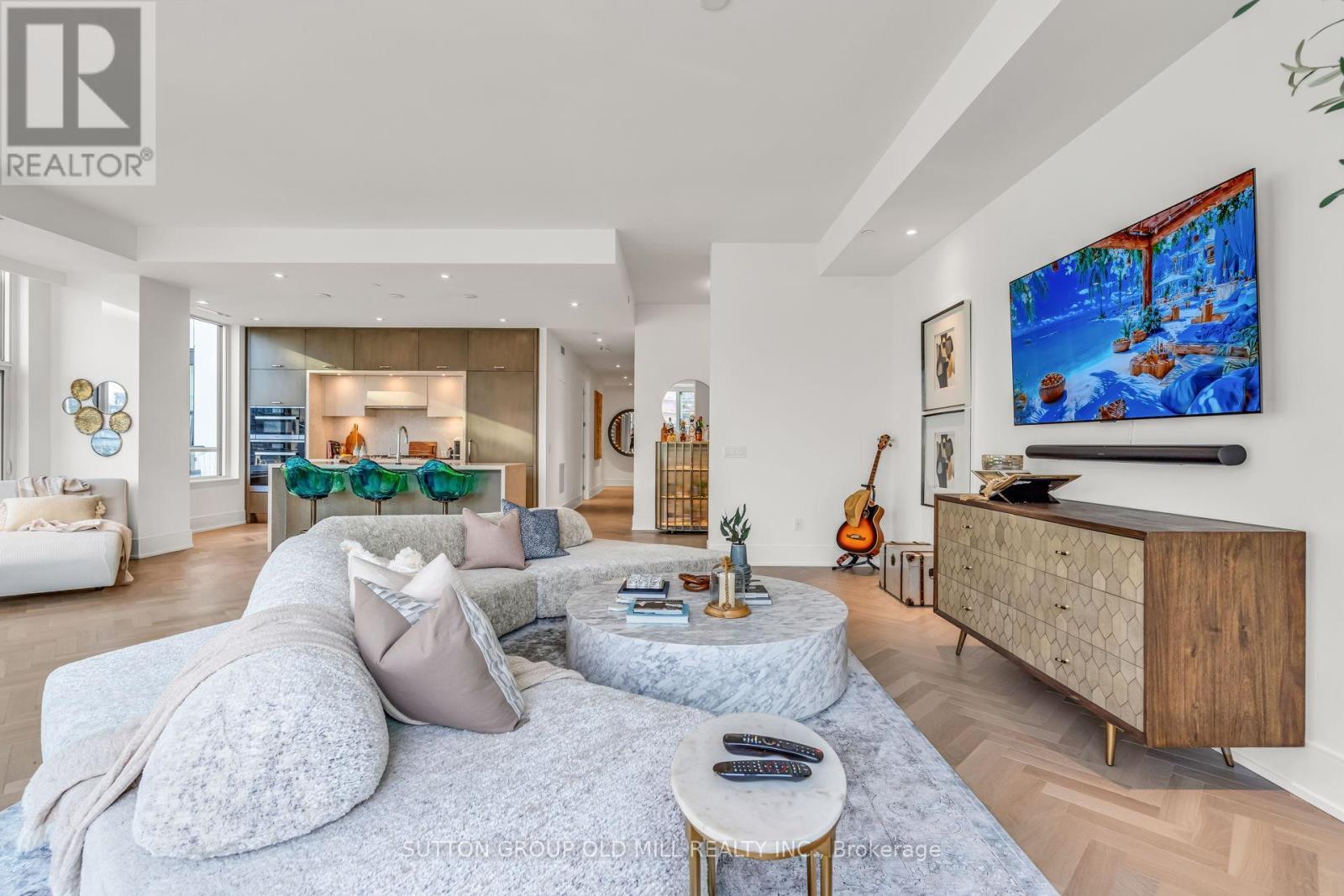 711 - 455 Wellington Street W, Toronto, ON - Indoor