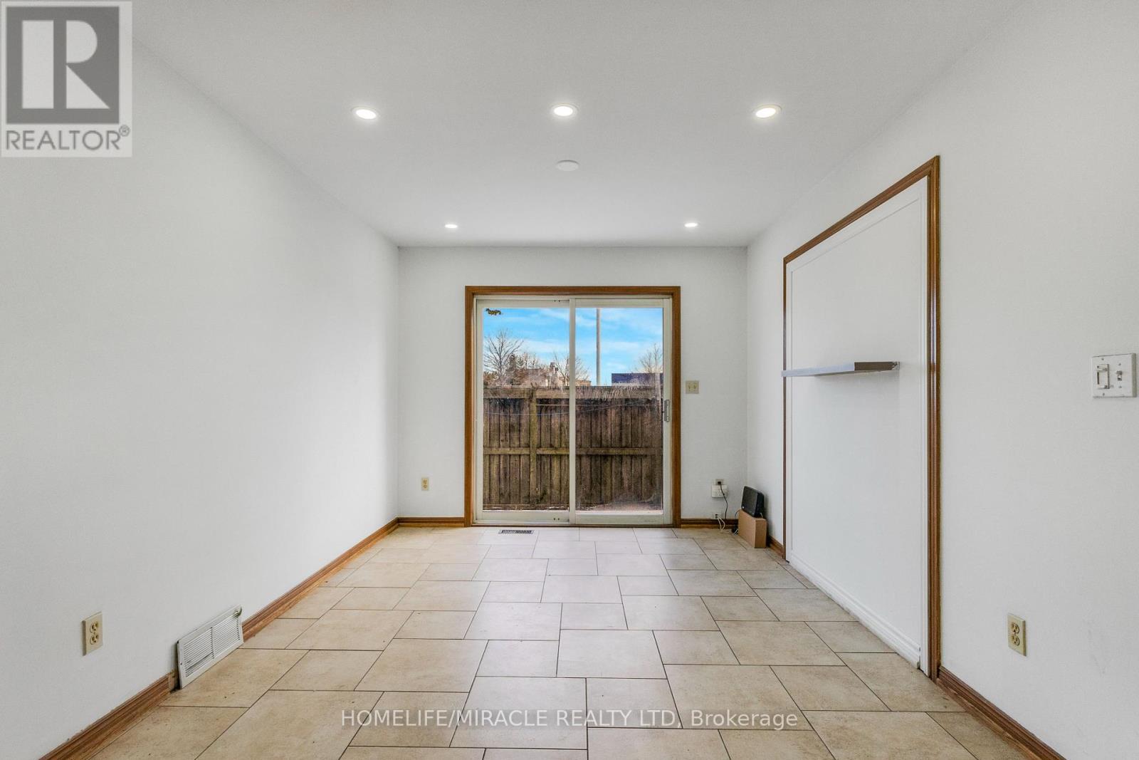 4 Eastwood Drive, Welland, ON - Indoor Photo Showing Other Room