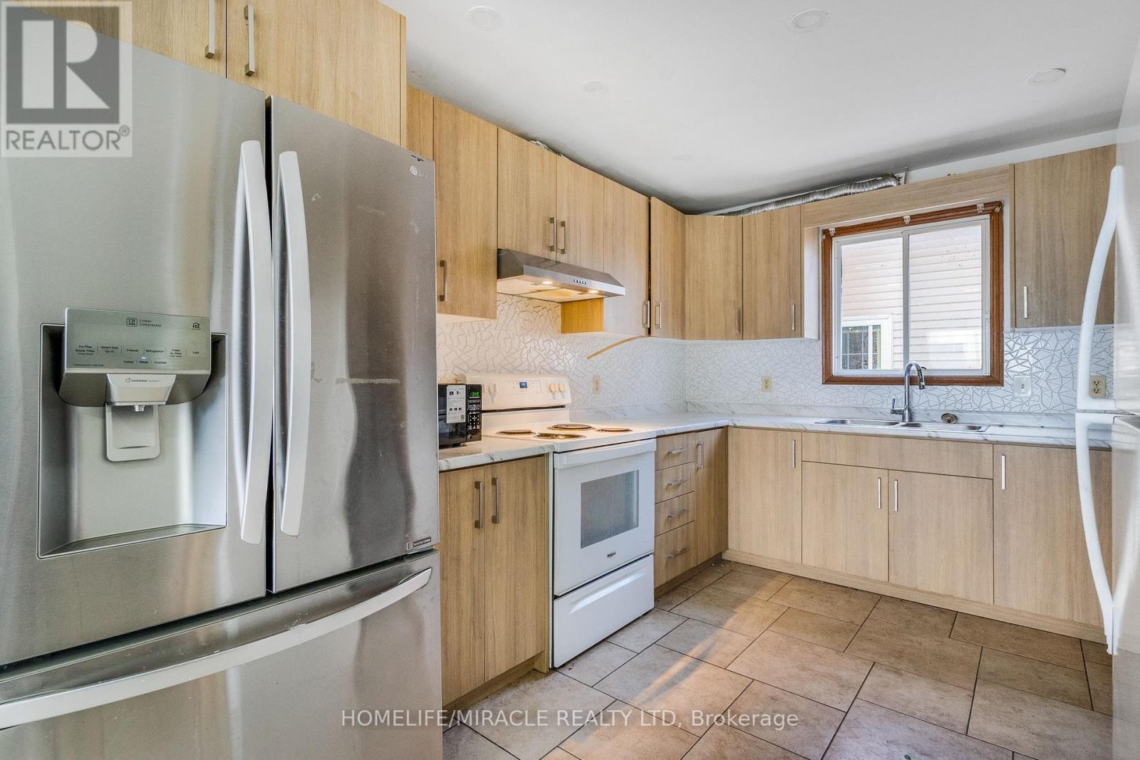4 Eastwood Drive, Welland, ON - Indoor Photo Showing Kitchen