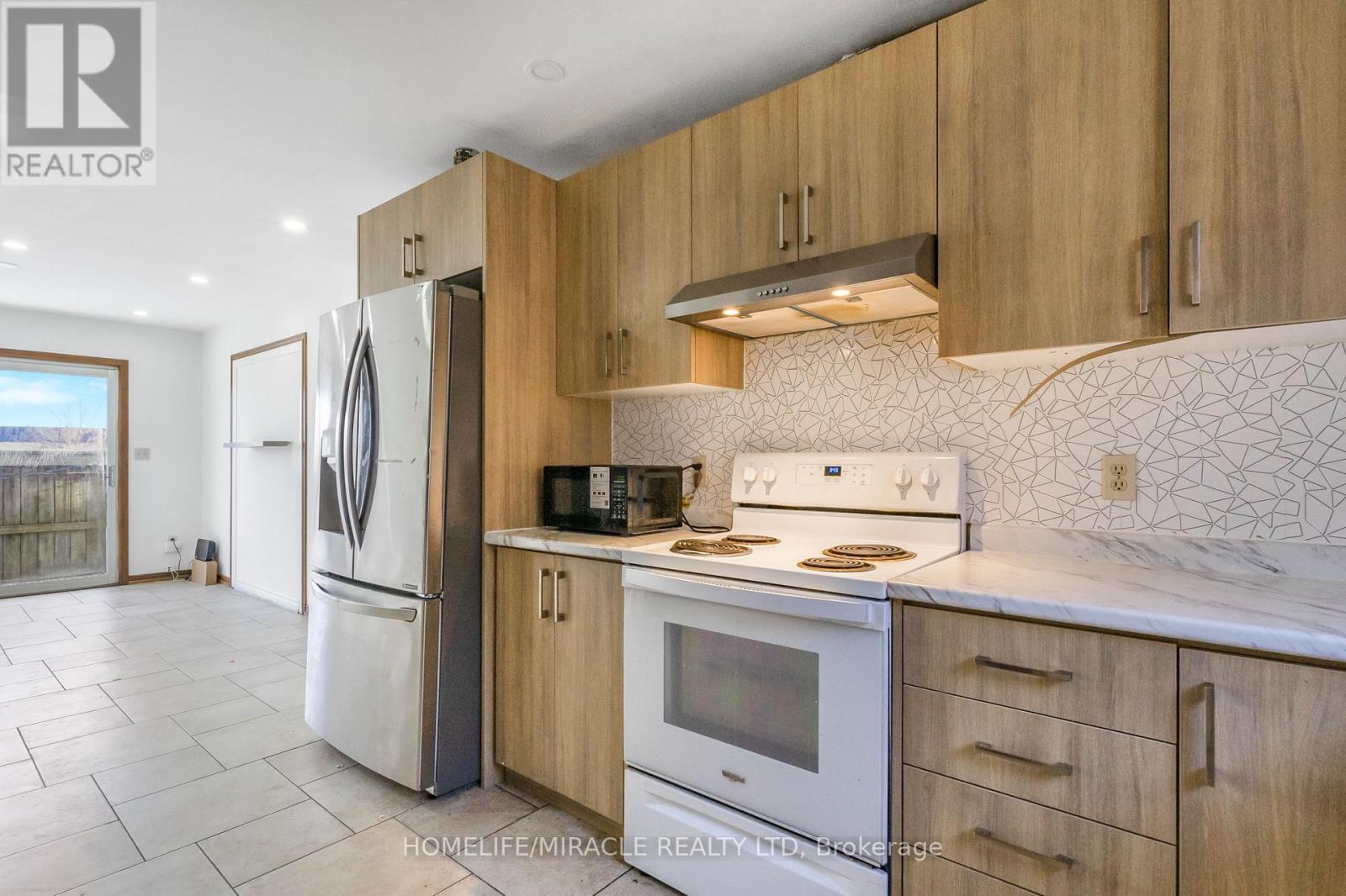 4 Eastwood Drive, Welland, ON - Indoor Photo Showing Kitchen