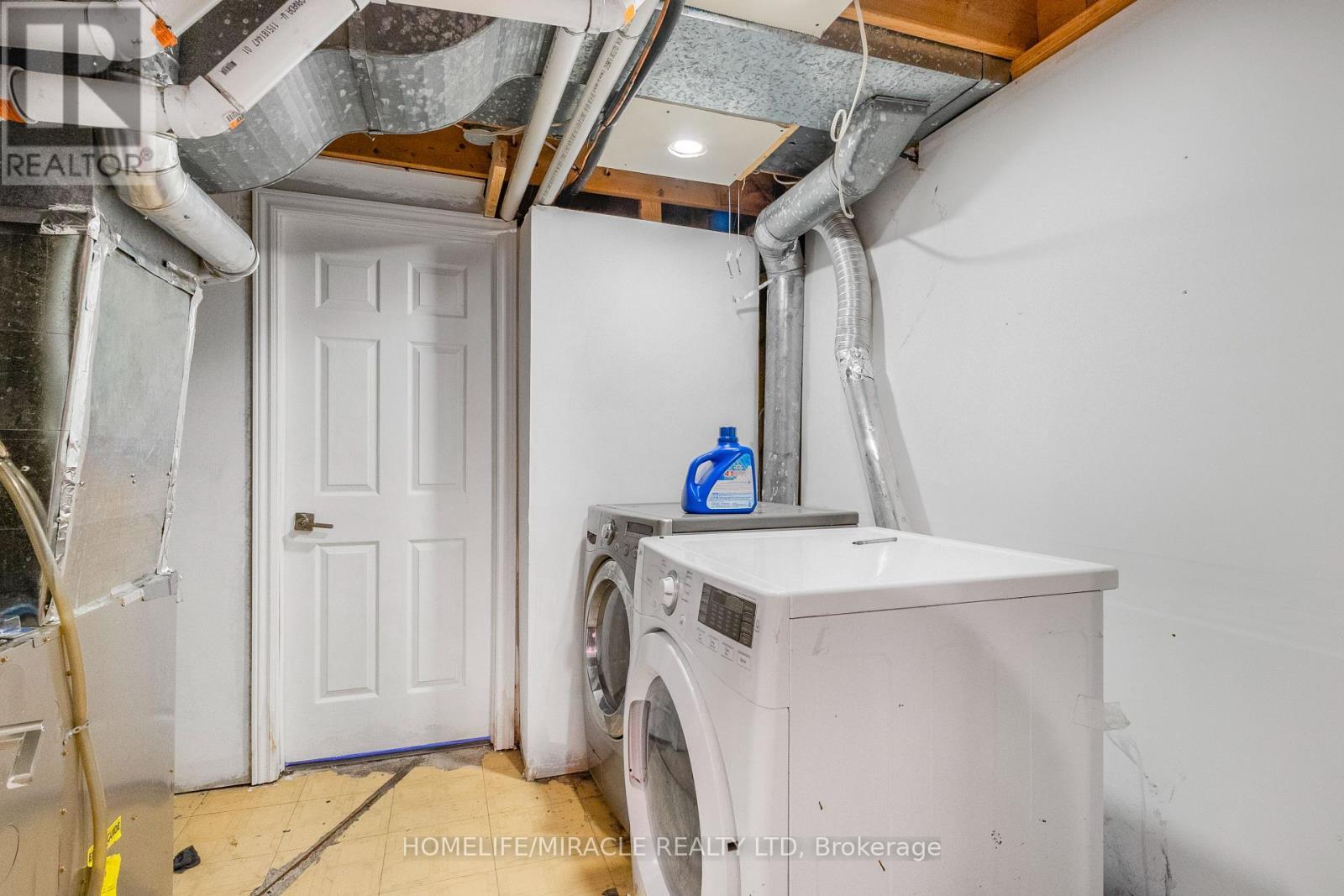 4 Eastwood Drive, Welland, ON - Indoor Photo Showing Laundry Room