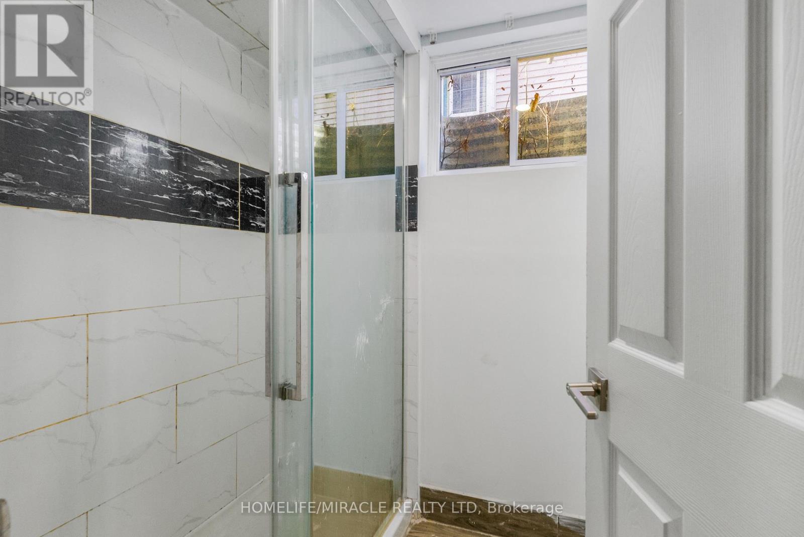 4 Eastwood Drive, Welland, ON - Indoor