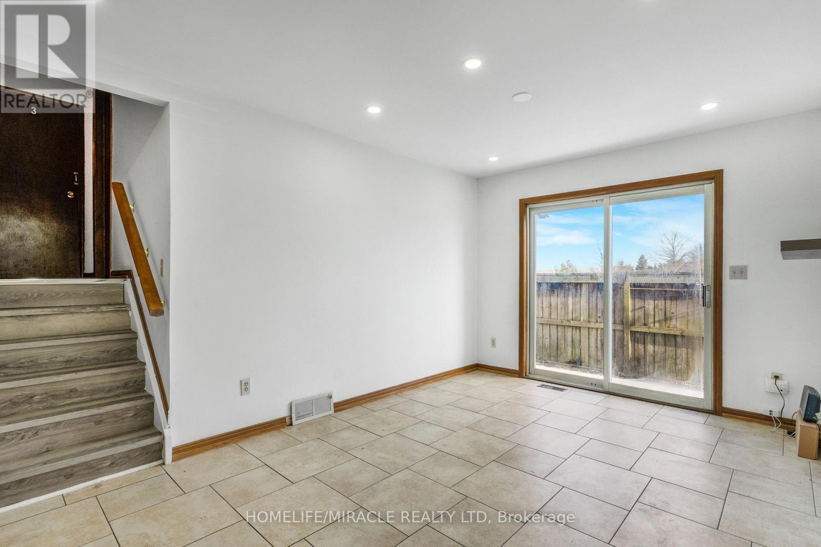 4 Eastwood Drive, Welland, ON - Indoor Photo Showing Other Room