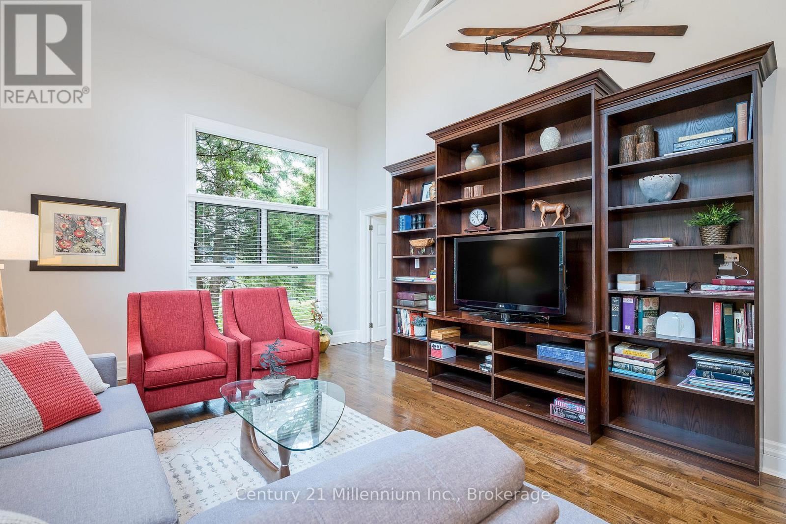 160 Grand Cypress Lane, Blue Mountains, ON - Indoor Photo Showing Living Room