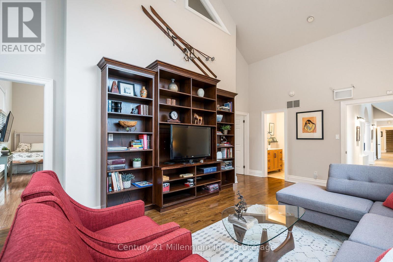 160 Grand Cypress Lane, Blue Mountains, ON - Indoor Photo Showing Living Room