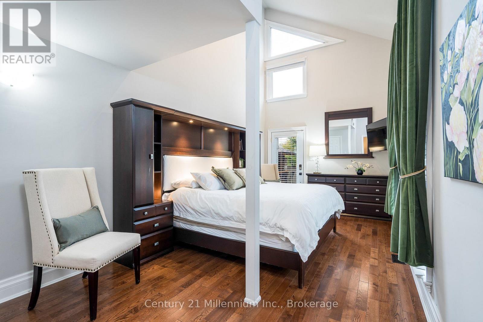 160 Grand Cypress Lane, Blue Mountains, ON - Indoor Photo Showing Bedroom