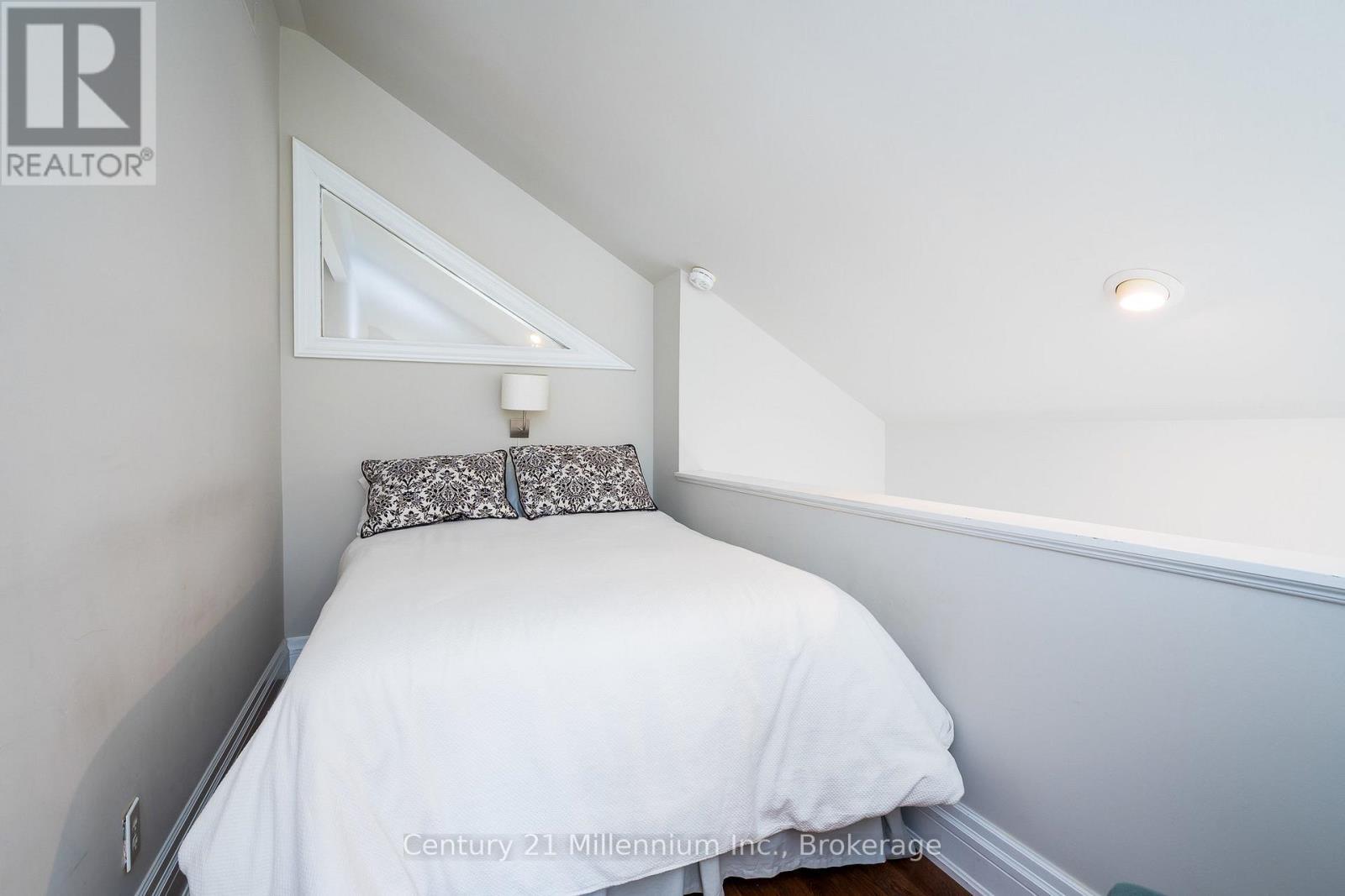 160 Grand Cypress Lane, Blue Mountains, ON - Indoor Photo Showing Bedroom