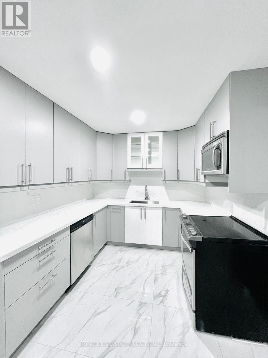 26 Niles Way, Markham, ON - Indoor Photo Showing Kitchen