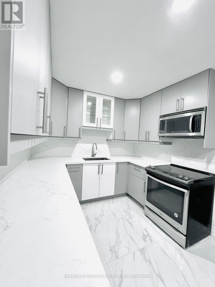 26 Niles Way, Markham, ON - Indoor Photo Showing Kitchen