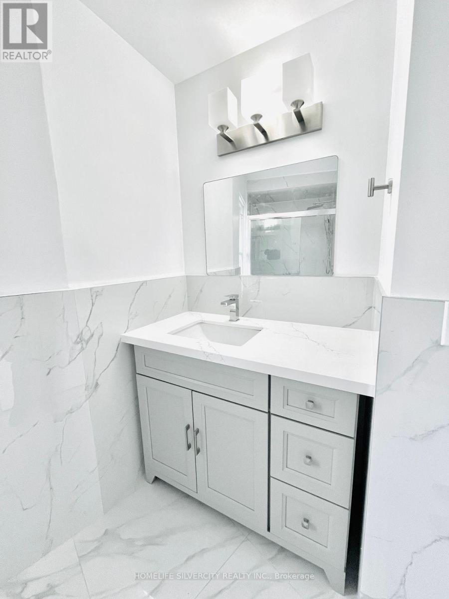 26 Niles Way, Markham, ON - Indoor Photo Showing Bathroom