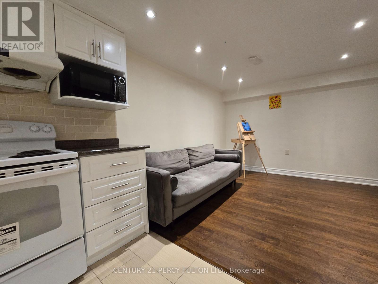 Bsmt - 610 Mclevin Avenue, Toronto, ON - Indoor Photo Showing Kitchen
