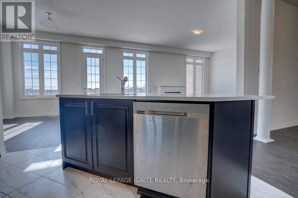 195 Miyako Court, Oshawa, ON - Indoor Photo Showing Other Room